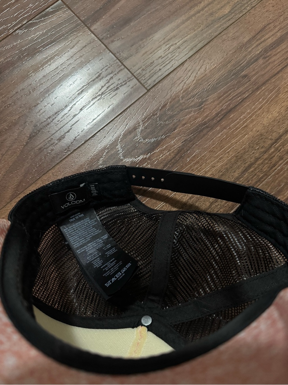 Volcom Hat - Picture 2 of 3